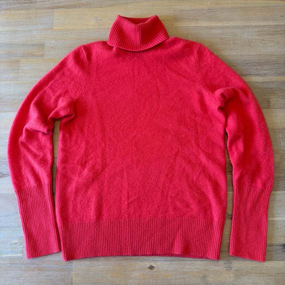 Aqua 100% Pure Cashmere Turtleneck Sweater Size M Vibrant Holiday Red